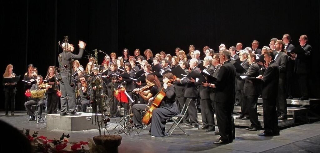 cropped coro rivas con orquesta 1